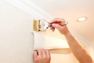 Pose de papier peint à Partinello — revêtements muraux et toiles de verre
